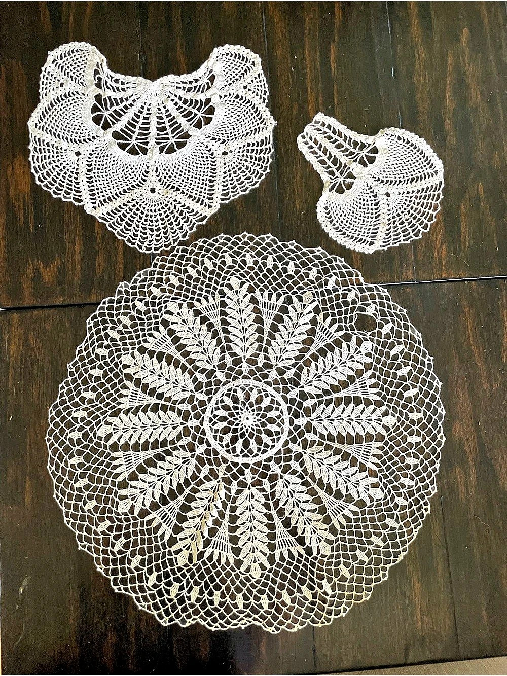 80+ Year Old Ivory Lace Doily Set
